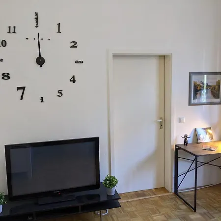 Wohnen Am Main - Gemuetlicher Altbau, Zentral Würzburg Esterno foto
